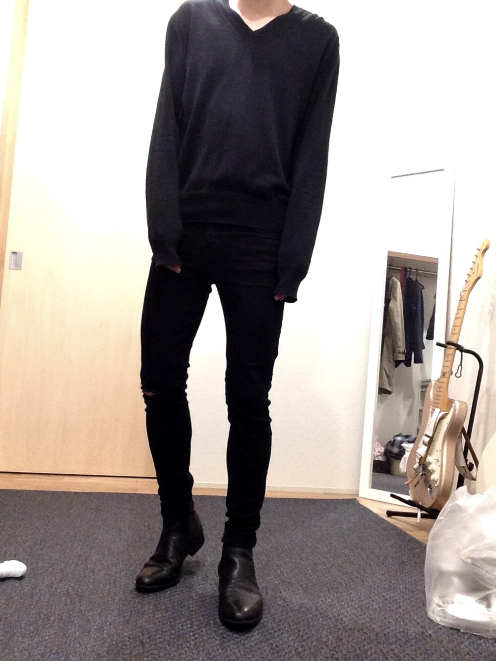 「Dior hommeのアイテム（ニット/セーター、ブラック系）」を使った、Takuto  Kobayashiさん（メンズ・165cm）の夏コーディネートの1枚目の写真