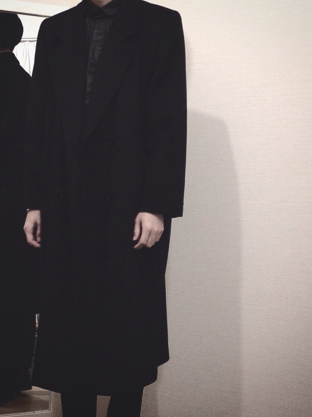 「Dior hommeのアイテム（シャツ/ブラウス、ブラック系）」を使った、Takuto  Kobayashiさん（メンズ・165cm）の秋コーディネートの1枚目の写真