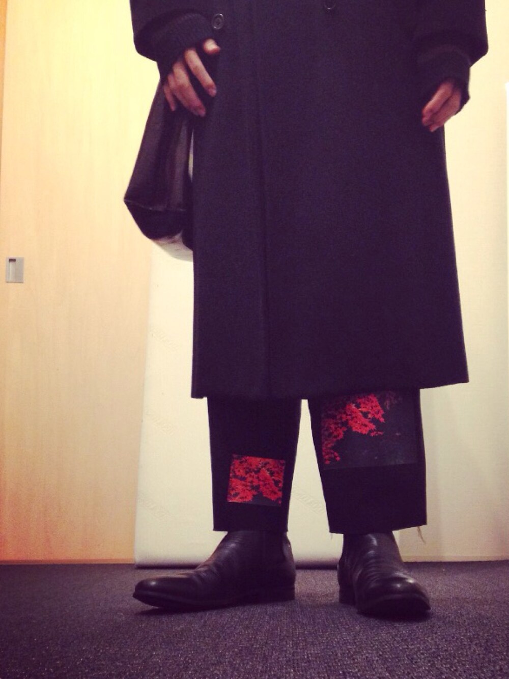 「Yohji Yamamoto POUR HOMMEのアイテム（ニット/セーター、ブラック系）」を使った、Takuto  Kobayashiさん（メンズ・165cm）の秋コーディネートの1枚目の写真