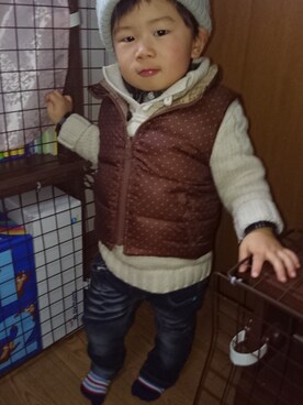 「アイテム（ダウンベスト、ブラウン系）」を使った、Saorinさん（キッズ・80cm）の冬コーディネート