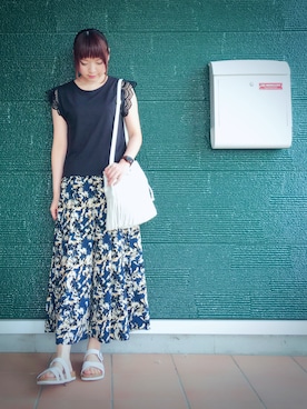 「しまむら（シマムラ）のアイテム（Tシャツ/カットソー、ホワイト系）」を使った、あむさん（レディース・166cm）の春コーディネート