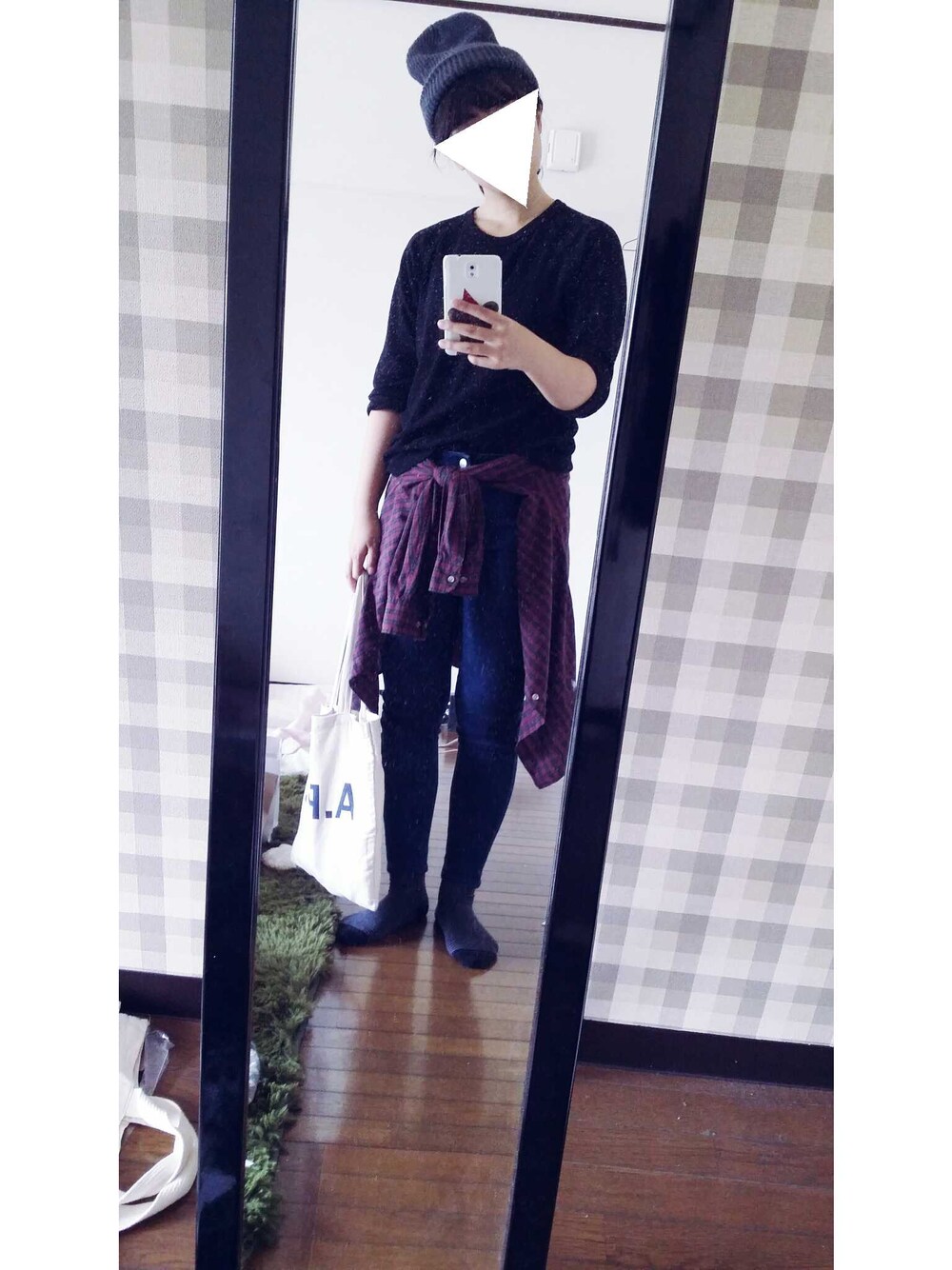 「チェックシャツ、ニット帽、UNIQLO、ユニクロ、コンバース オールスター、こしまきスタイル、ユニクロだらけ」｜「A.P.C.のメンズノンノ付録 A.P.C.（エコバッグ/サブバッグ、ホワイト系）」を使った、Rino . Aさん（レディース・163cm）の春コーディネートの1枚目の写真