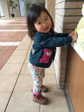 「RONI（ロニィ）のroni Gジャン
（デニムジャケット、ブルー系）」を使った、naohonoさん（レディース・80cm）の春コーディネート