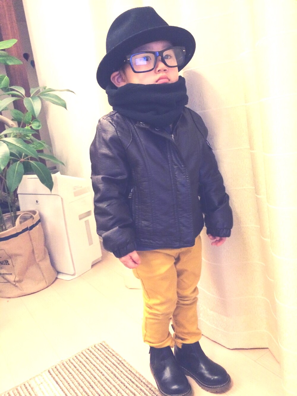 「ZARA KIDSのアイテム（ライダースジャケット、ブラウン系）」を使った、hiyocoさん（キッズ・100cm）の冬コーディネートの1枚目の写真
