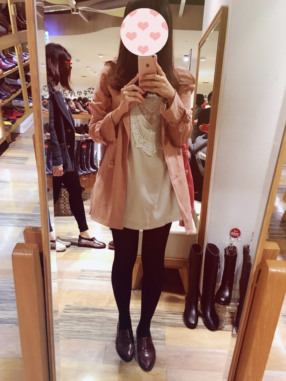 「31 Sons de modeのアイテム（フォーマルスーツ/小物、ピンク系）」を使った、六さん（レディース・165cm）の冬コーディネートの1枚目の写真