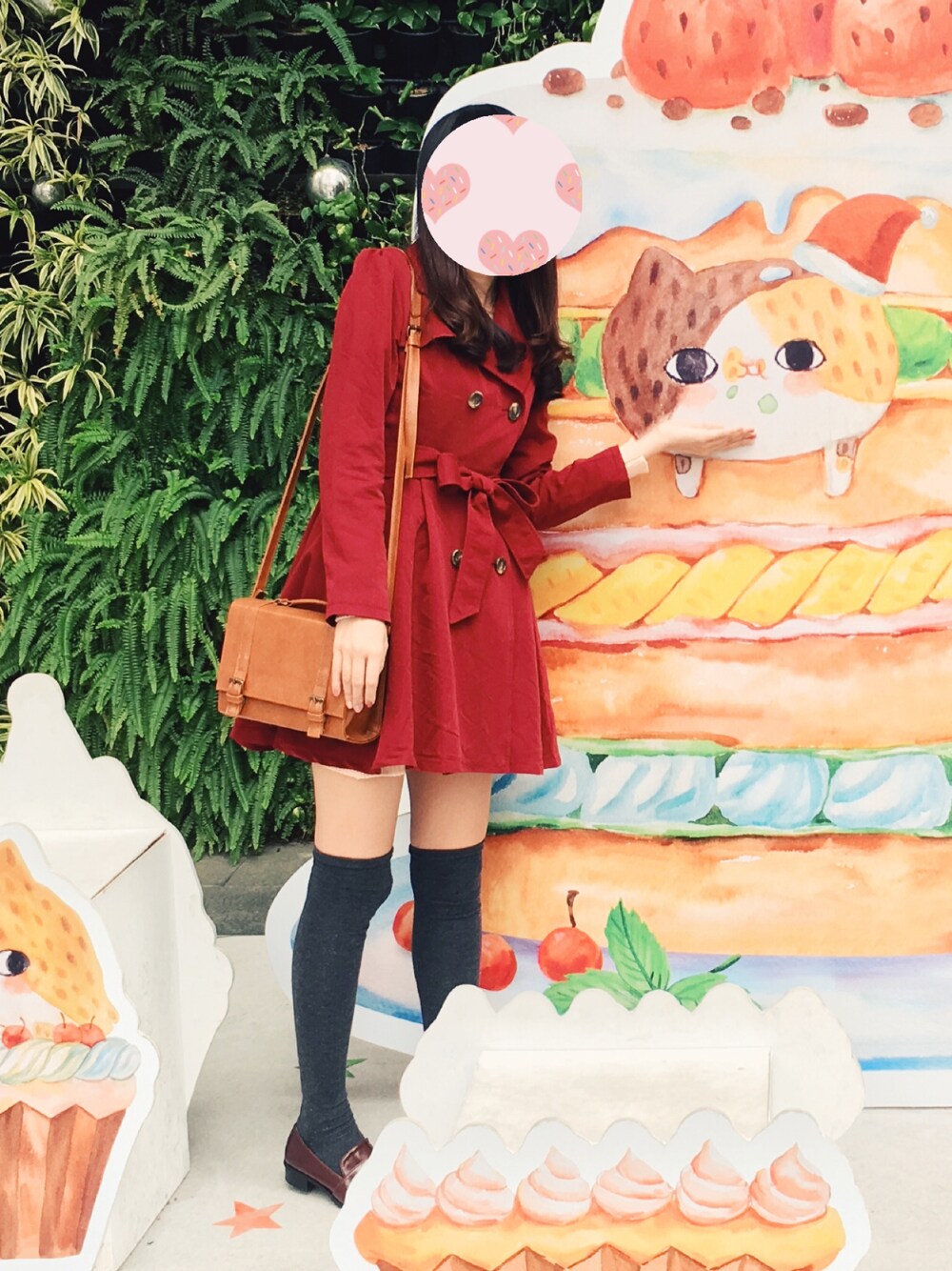 「earth music&ecologyのアイテム（スーツジャケット、レッド系）」を使った、六さん（レディース・165cm）の冬コーディネートの1枚目の写真
