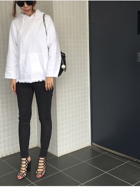 「アイテム（パーカー、ホワイト系）」を使った、HANAKOSUGAさん（レディース・158cm）の春コーディネート