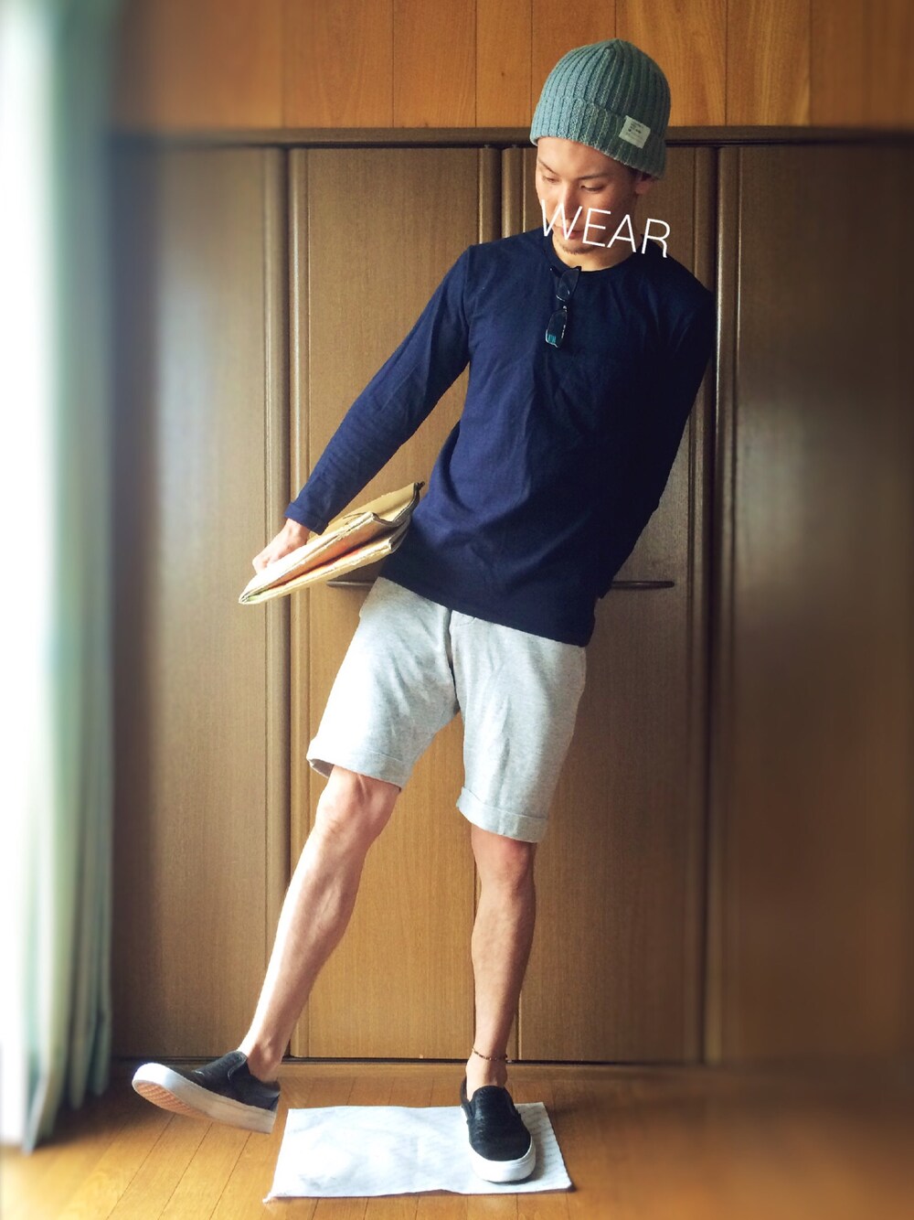 「ネイビー×グレー、スウェットパンツ、ショートパンツ、Champion、スリッポン、VANS、脱雨男」｜「Ray-Banのアイテム（サングラス、ブラック系）」を使った、yokoshi_dさん（メンズ・176cm）の夏コーディネートの1枚目の写真