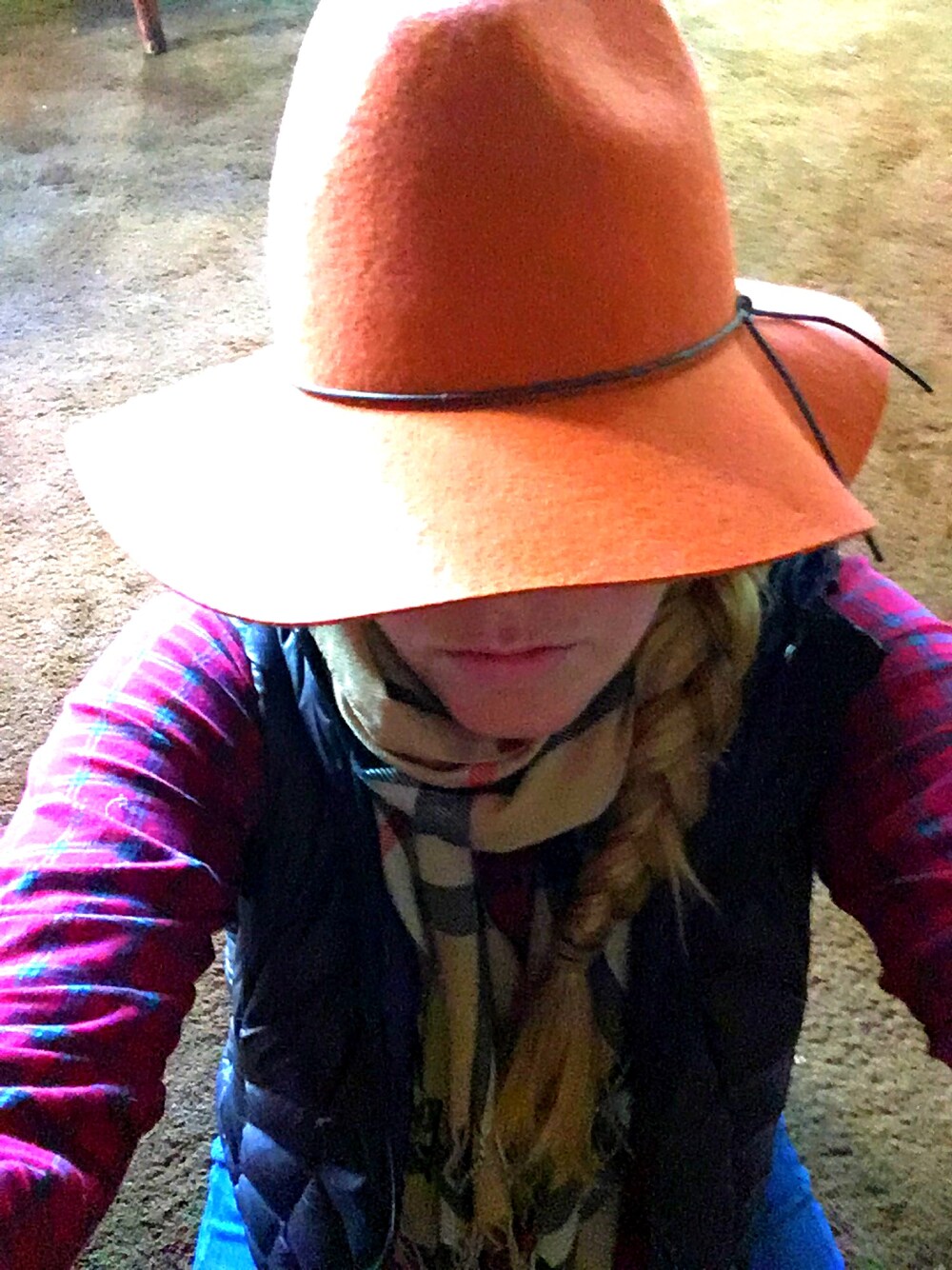 「Layers_TBrand、ootd、outfit、hat、burberry」｜「BURBERRYのアイテム（マフラー、ベージュ系）」を使った、Stefさん（レディース・178cm）の秋コーディネートの1枚目の写真