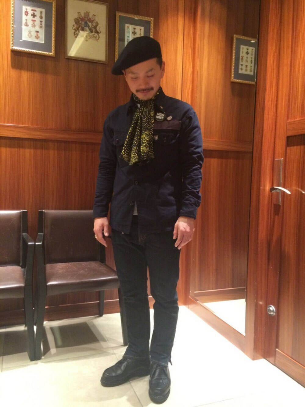 「united arrows、UNITED ARROWS & SONS、Paraboot、POST IMPERIAL、NVy by、大宮」｜「POST IMPERIALのアイテム（ストール/ショール、イエロー系）」を使った、Yu Sasugaさん（メンズ・165cm）の冬コーディネートの1枚目の写真