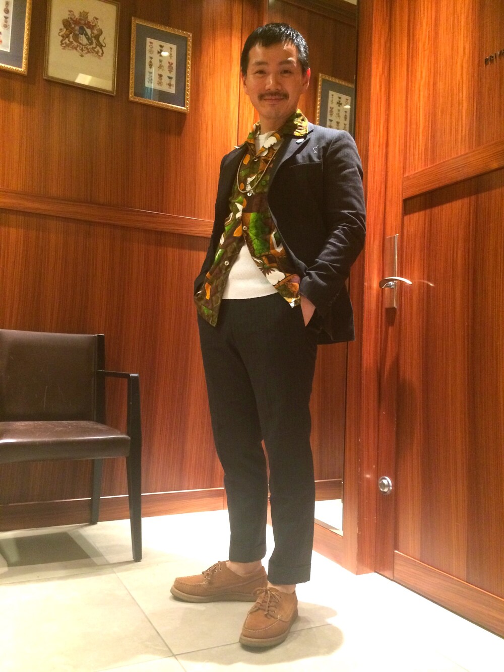 「ユナイテッドアローズ、united arrows、UNITED ARROWS & SONS、大宮」｜「UNITED ARROWS & SONSのUNITED ARROWS & SONS（ユナイテッドアローズ＆サンズ） VTG SETUP PANTS（スラックス、グレー系）」を使った、Yu Sasugaさん（メンズ・165cm）の春コーディネートの1枚目の写真