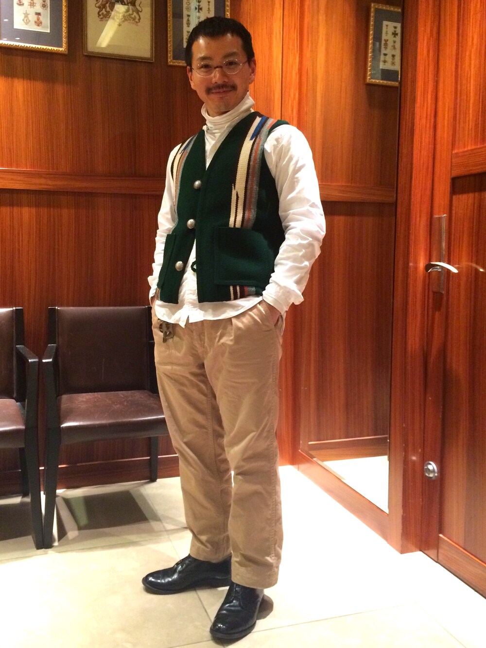 「ユナイテッドアローズ、united arrows、UNITED ARROWS & SONS、大宮」｜「VINTAGEのアイテム（ドレスシューズ、ブラック系）」を使った、Yu Sasugaさん（メンズ・165cm）の春コーディネートの1枚目の写真