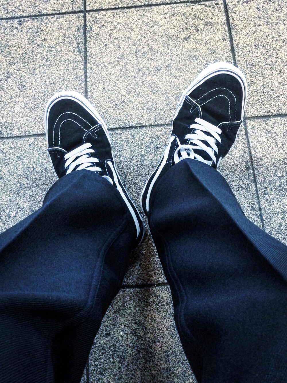 「united arrows、UNITED ARROWS & SONS、ユナイテッドアローズ、ユナイテッドアローズ＆サンズ、大宮」｜「Wranglerのアイテム（その他パンツ、ブラック系）」を使った、Yu Sasugaさん（メンズ・165cm）の春コーディネートの1枚目の写真