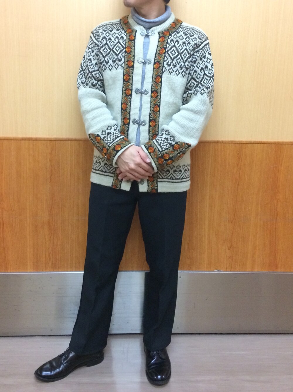 「united arrows、UNITED ARROWS & SONS、unitedarrowsandsons、vintage、ユナイテッドアローズ、大宮」｜「VINTAGEのアイテム（ノーカラージャケット、ベージュ系）」を使った、Yu Sasugaさん（メンズ・165cm）の秋コーディネートの1枚目の写真