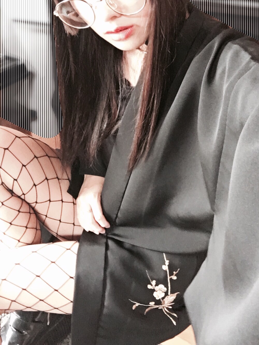 「羽織、網タイツ、和装、個性派、めがね、厚底」｜「no brandのアイテム（浴衣、ブラック系）」を使った、Saeri.さん（レディース・151cm）の秋コーディネートの1枚目の写真