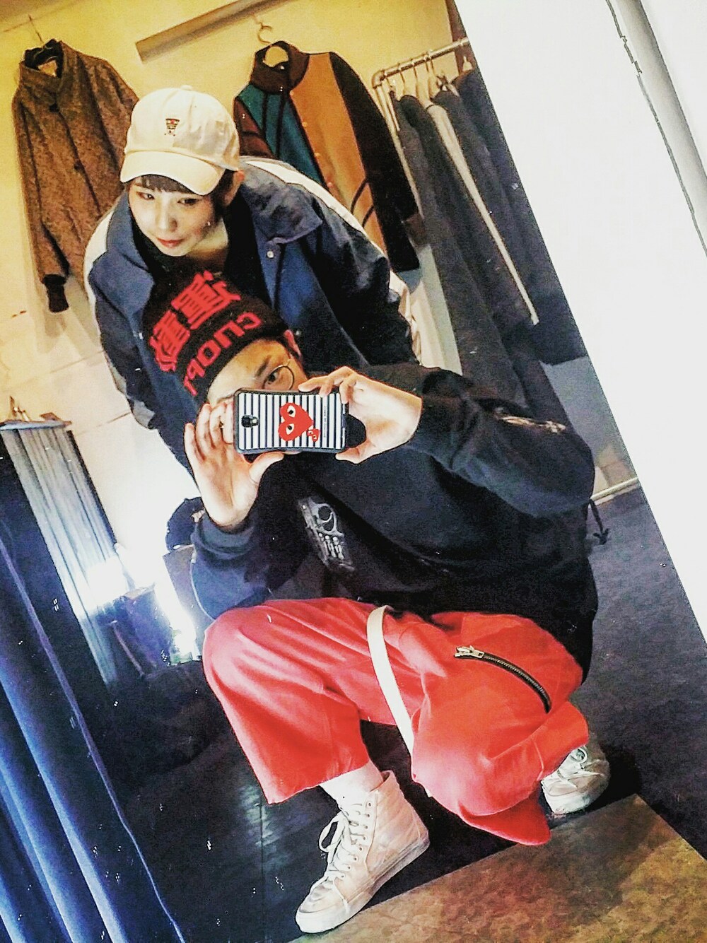 「gosha rubchinskiy、supreme、VANS、カットソー、ニット帽、スニーカー」｜「Gosha Rubchinskiyのアイテム（パンツ、レッド系）」を使った、amuさん（メンズ・176cm）の冬コーディネートの1枚目の写真
