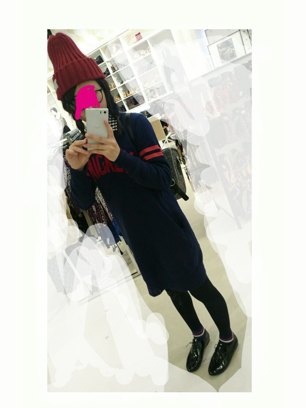 「GU、UNIQLO、黒タイツ、GLOBAL WORK、superdry、シャツ、ニット帽、三つ編み」｜「SuperDryのアイテム（ショルダーバッグ、グレー系）」を使った、みっちさん（レディース・165cm）の秋コーディネートの1枚目の写真
