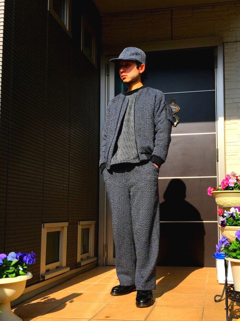 「へリンボーン、キャップ、セットアップ、MA-1、ワイドパンツ、フリース、ブラック、モノトーン、ストリート、オトコカジュアル」｜「HAREのBIGヘリンボンCAP(HARE)（キャップ、ブラック系）」を使った、ぼーりーさん（メンズ・178cm）の秋コーディネートの1枚目の写真