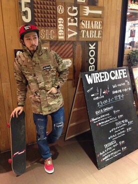 「スケボー」｜「アイテム（マウンテンパーカー）」を使った、Junpei  Fukadaさん（メンズ・170cm）の冬コーディネート