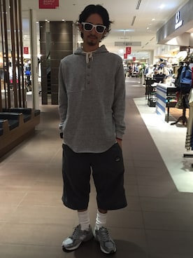 「オールグレー」｜「アイテム（パーカー）」を使った、Junpei  Fukadaさん（メンズ・170cm）の春コーディネート