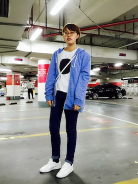 「H&M（エイチ・アンド・エム）のアイテム（Hoodies、ブルー系）」を使った、SUKINOさん（レディース）の春コーディネート
