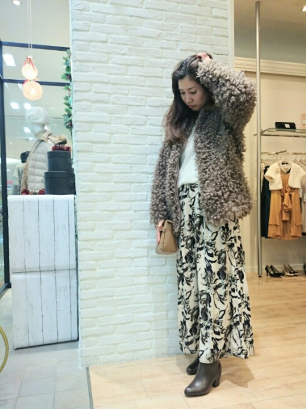 「Bou Jeloudのアイテム（パンツ、ホワイト系）」を使った、Bou Jeloud博多ゆめタウンさん（レディース・162cm）の冬コーディネートの1枚目の写真