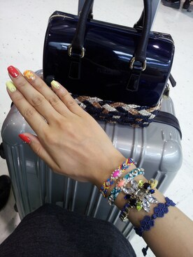「FURLA（フルラ）のアイテム（ハンドバッグ、ブルー系）」を使った、MOさん（レディース・165cm）の秋コーディネート