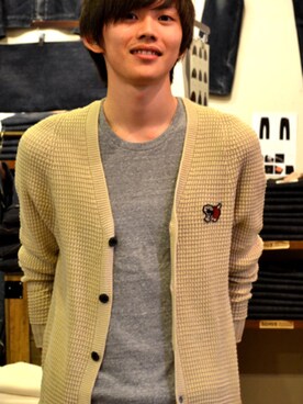 「STUDIO D’ARTISAN（ステュディオダルチザン）のアイテム（カーディガン/ボレロ、ベージュ系）」を使った、まつもとだいきさん（メンズ）の秋コーディネート