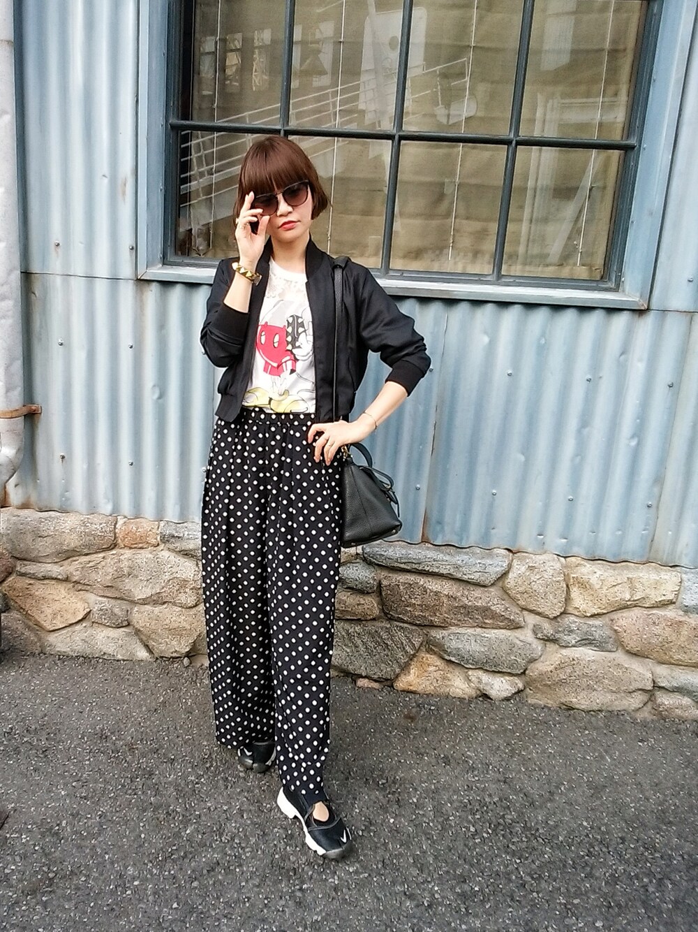 「柄パンツ、NIKE、MA-1、ショルダーバッグ、サングラス、水玉、iosselliani、melimelo、ドットパンツ、エアリフト」｜「IOSSELLIANIのIOSSELLIANI Classic 8Stacking Rings（リング、ゴールド系）」を使った、mimioさん（レディース・163cm）の秋コーディネートの1枚目の写真
