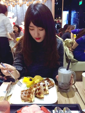 「ZARA（ザラ）のアイテム（ニット/セーター、ブラック系）」を使った、annieさん（レディース・166cm）の夏コーディネート