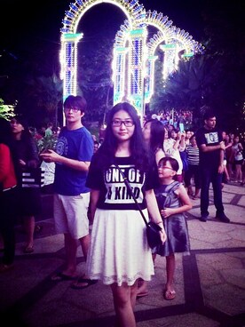 「H&M（エイチ・アンド・エム）のアイテム（スカート、ホワイト系）」を使った、Cindy Zhang さん（レディース・170cm）の冬コーディネート