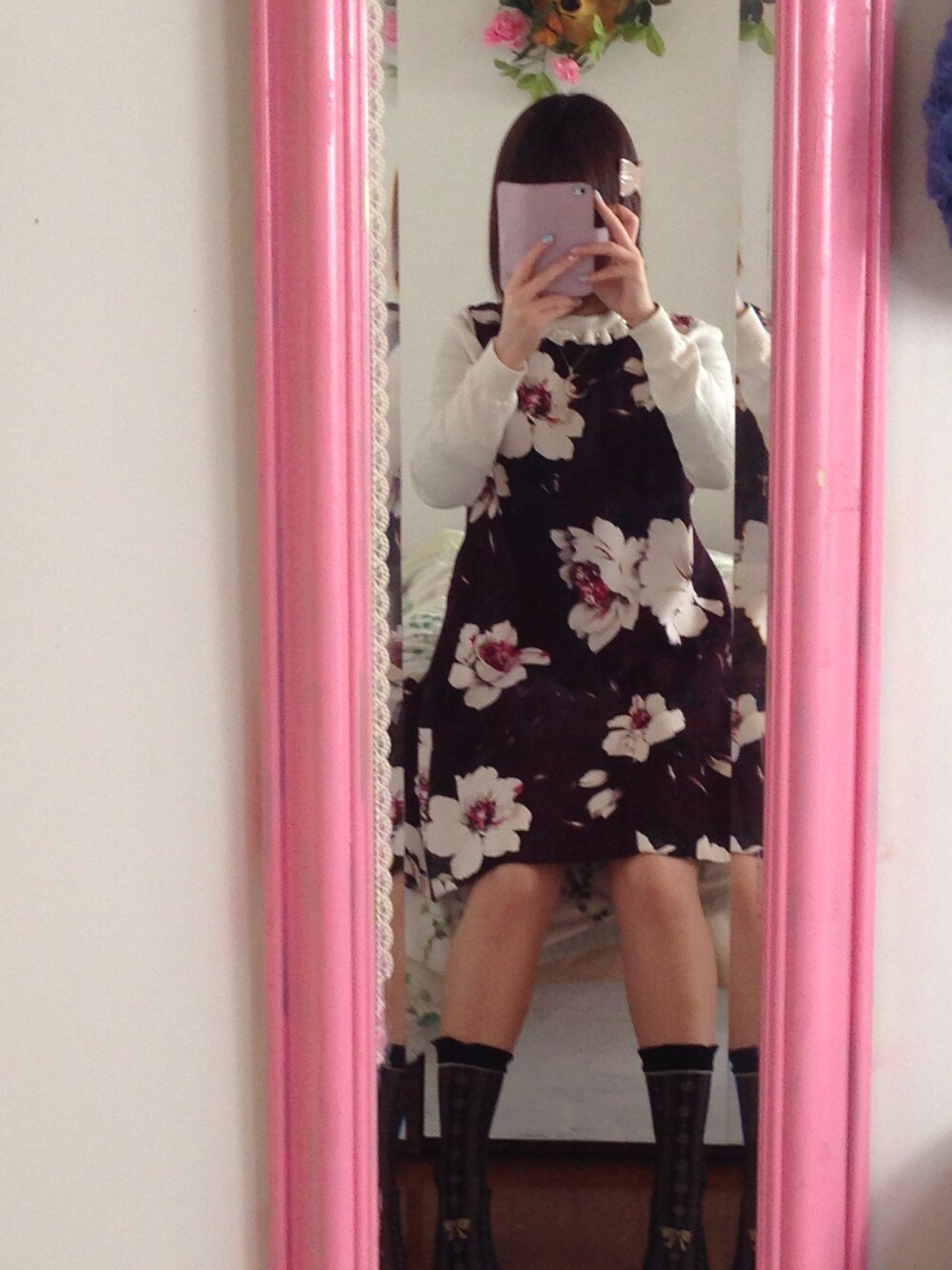 「SNIDELのアイテム（ワンピース、レッド系）」を使った、めぽちフィールドさん（レディース・151cm）の冬コーディネートの1枚目の写真