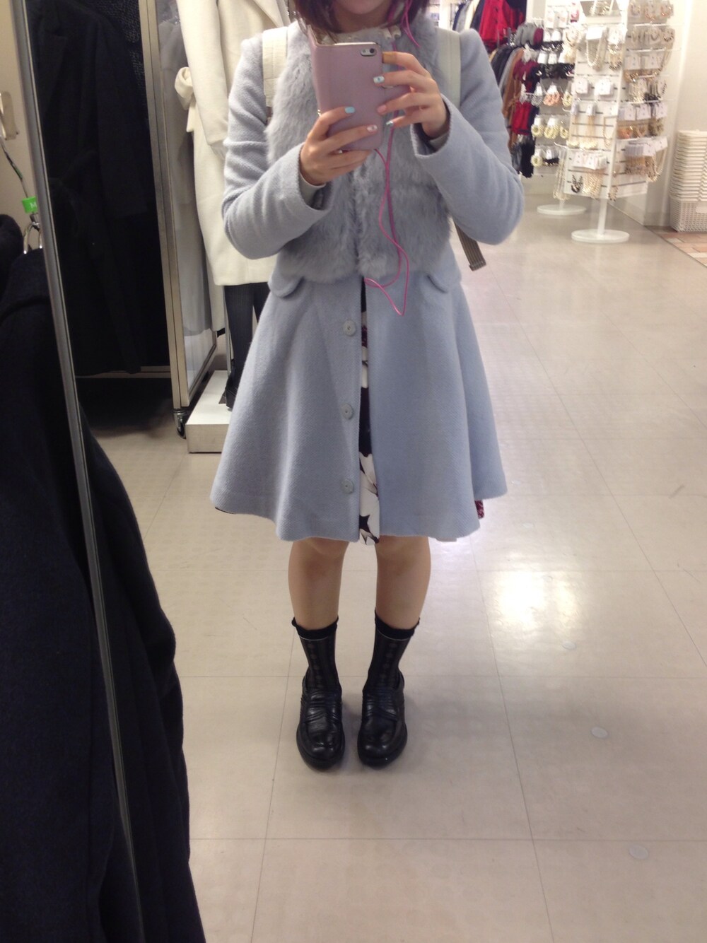 「SNIDELのアイテム（その他アウター、ブルー系）」を使った、めぽちフィールドさん（レディース・151cm）の冬コーディネートの1枚目の写真
