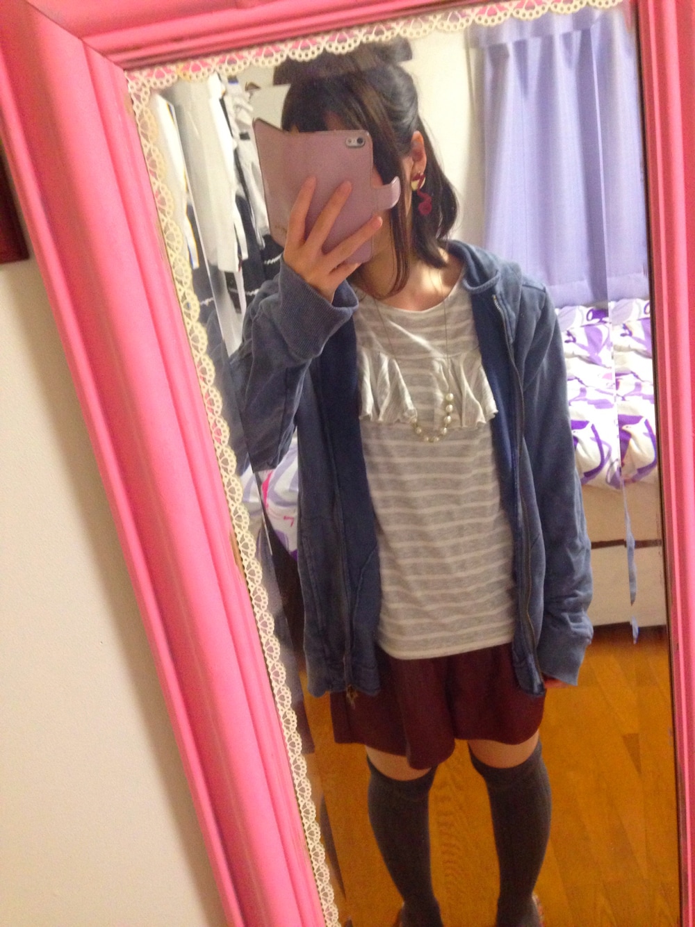 「onespoのアイテム（パンツ、レッド系）」を使った、めぽちフィールドさん（レディース・151cm）の春コーディネートの1枚目の写真