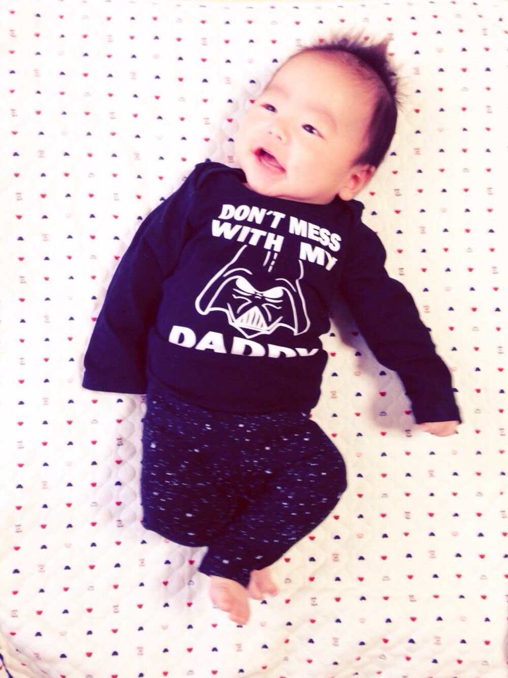 「STAR WARS、スターウォーズ、baby」｜「H&Mのアイテム（ロンパース、ブラック系）」を使った、mimimanさん（キッズ・60cm）の冬コーディネートの1枚目の写真