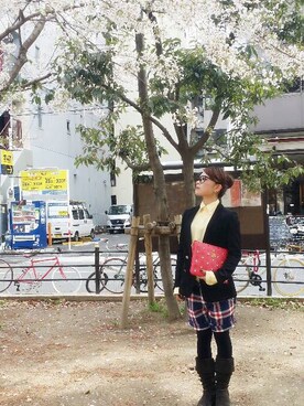 「L.H.P（エルエイチピー）のアイテム（クラッチバッグ）」を使った、nanae  sakataさん（レディース・153cm）の春コーディネート