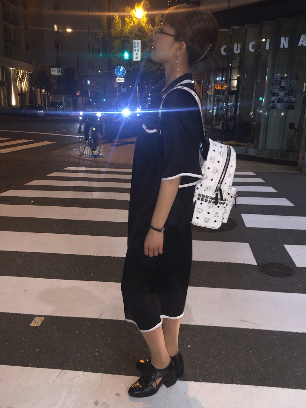 「シンプルコーデ、LHP、LHP大阪、CATCOPY、MCM、JEFFREY CAMPBELL、ロングシャツ」｜「MCMのMCM/エムシーエム/Basic BackPack Small（バックパック/リュック、ホワイト系）」を使った、nanae  sakataさん（レディース・153cm）の春コーディネートの1枚目の写真