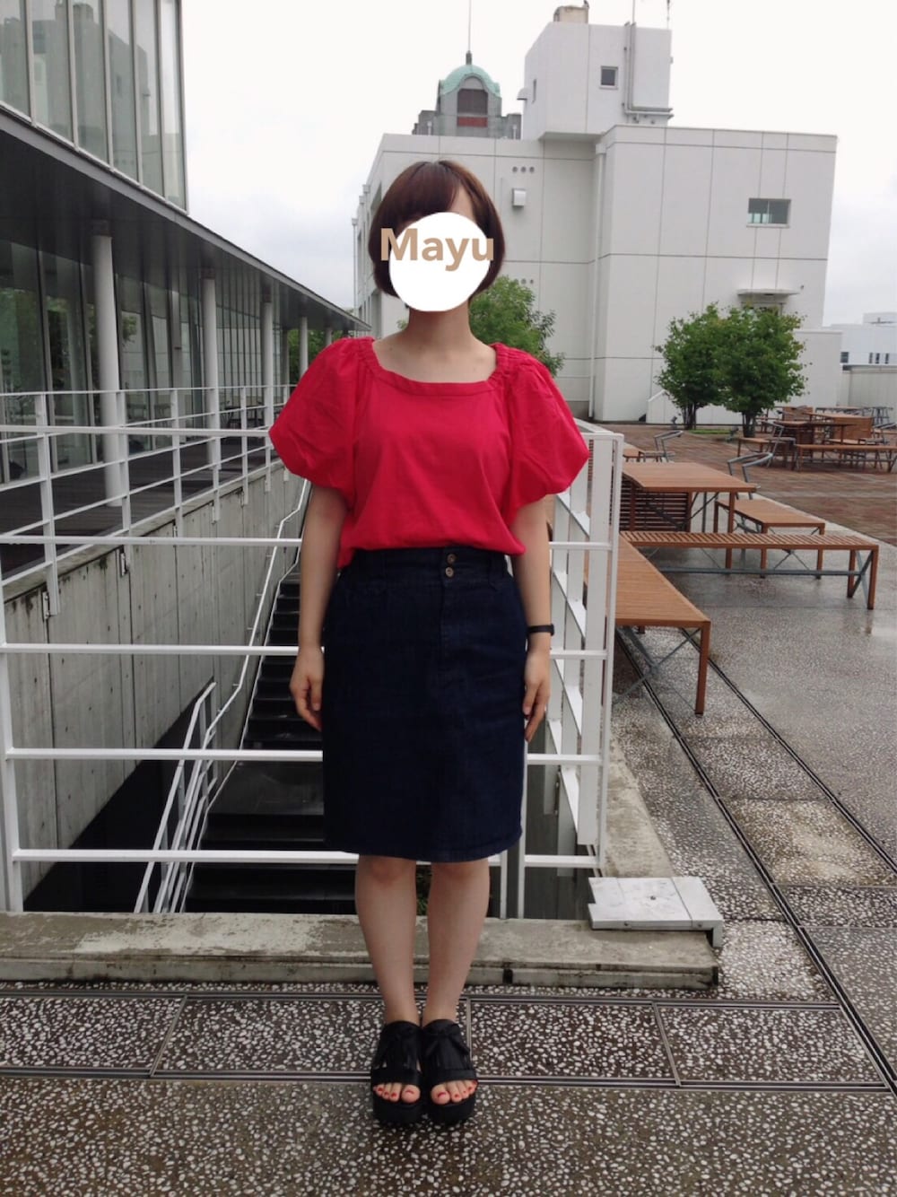 「SALEで買いました、w closet、タイトスカート、デニム、あか、サンダル」｜「w closetのアイテム（Tシャツ/カットソー、レッド系）」を使った、まゆさん（レディース・157cm）の夏コーディネートの1枚目の写真