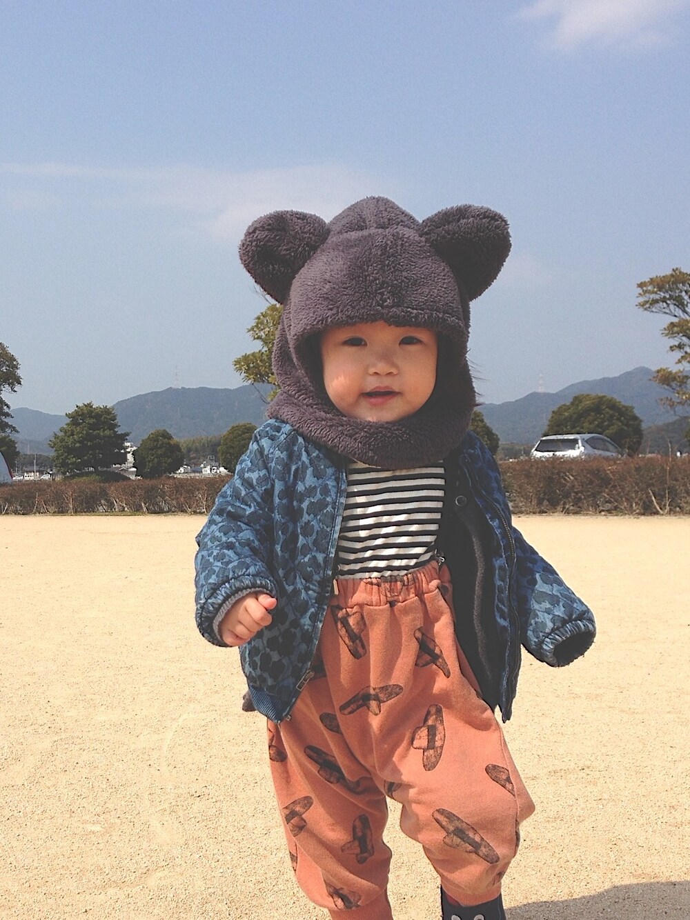 「talc、bobochoses、無印良品、GAP、キッズコーデ、kids」｜「無印良品のアイテム（Tシャツ/カットソー、ホワイト系）」を使った、_nagi_さん（キッズ・80cm）の春コーディネートの1枚目の写真
