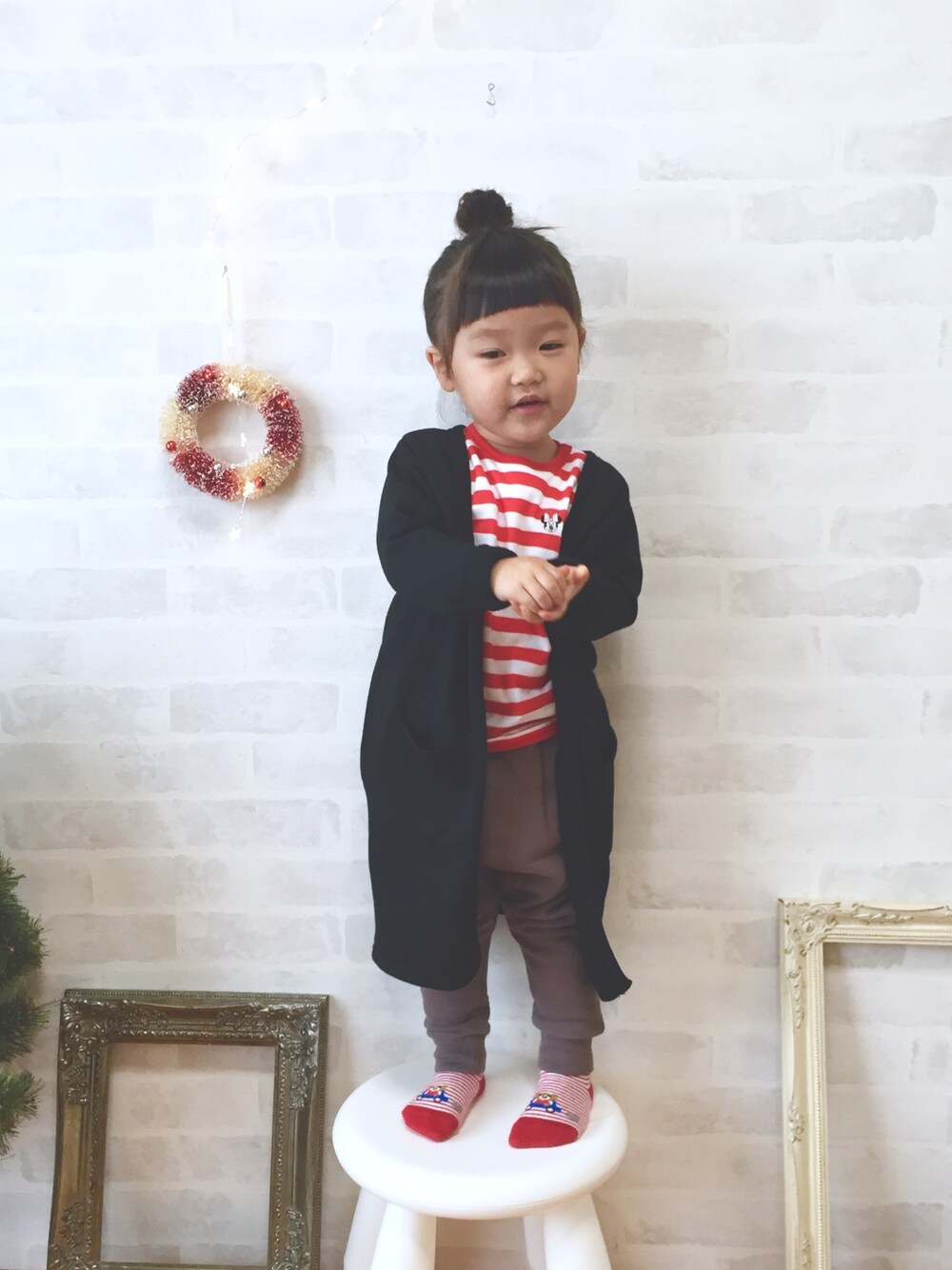 「ボーダー、2歳、おんなのこ、おだんごヘアー、サルエルパンツ、ディズニー、ロングカーディガン、カーディガン、ユニクロ」｜「quoti use fithのスウェットサルエルパンツ（その他パンツ、グレー系）」を使った、_nagi_さん（キッズ・90cm）の秋コーディネートの1枚目の写真
