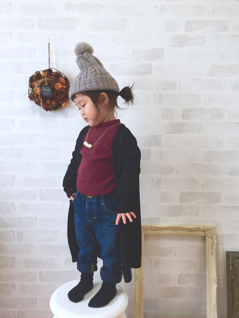 「2歳、カーディガン、LEE、デニム、コットンパール、ニット帽、キッズコーデ、キッズファッション、タートルネック、ひよこクラブコーデコンテスト」｜「Birthdayのアイテム（カーディガン/ボレロ、ブラック系）」を使った、_nagi_さん（キッズ・90cm）の秋コーディネートの1枚目の写真