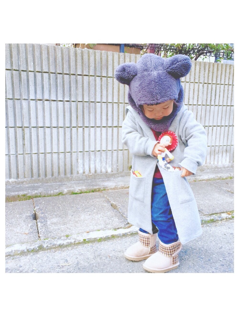 「2歳、おんなのこ、タルクマ、talc、ハリスツイード、くま耳、キッズファッション、キッズコーデ、コーディガン」｜「こども ビームスの【予約】 TALC / mimi ボア ハット (2～8y)（ニットキャップ/ビーニー、グレー系）」を使った、_nagi_さん（キッズ・90cm）の秋コーディネートの1枚目の写真