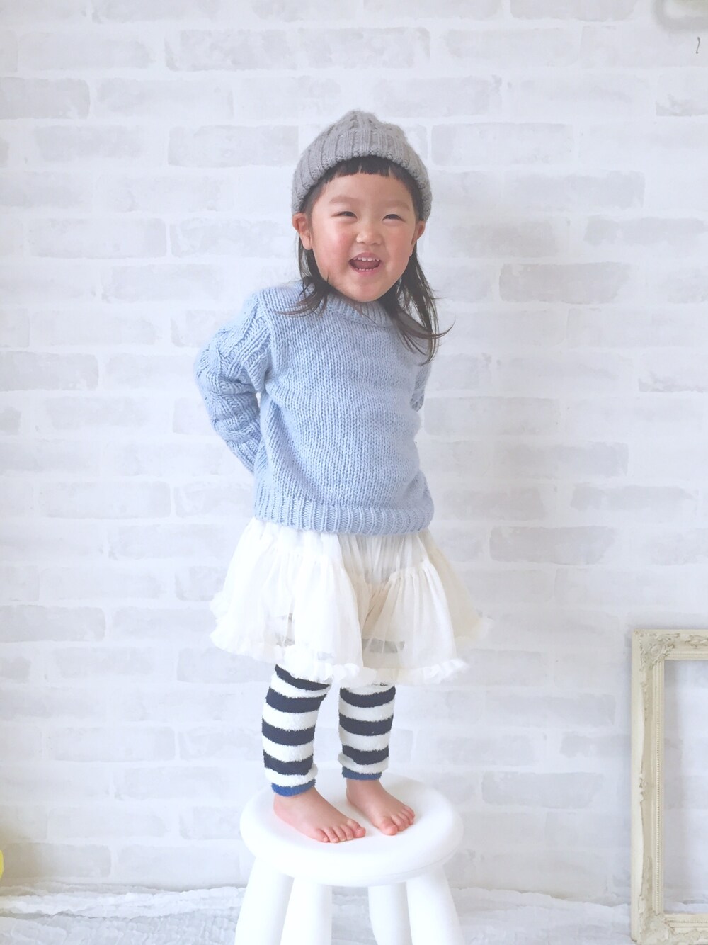 「2歳、女の子、おんなのこ、パニエ、ボーダー、ニット帽、ニット、パッツン前髪、ひよこクラブコーデコンテスト、i love j」｜「I LOVE Jのアイテム（ニット/セーター、ブルー系）」を使った、_nagi_さん（キッズ・90cm）の冬コーディネートの1枚目の写真