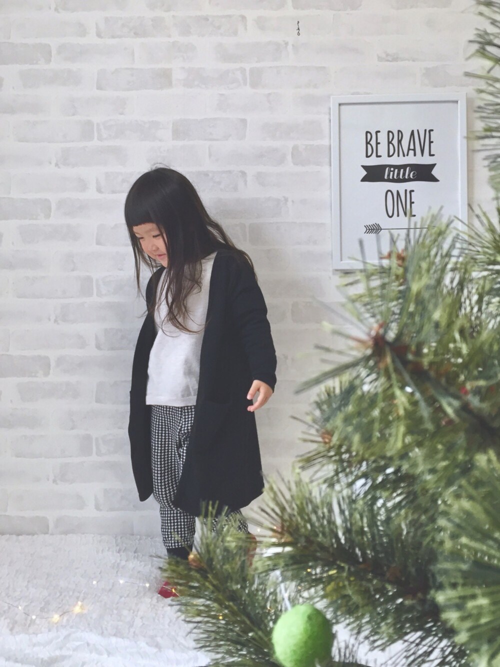 「3歳、tinycottons」｜「Birthdayのアイテム（カーディガン/ボレロ、ブラック系）」を使った、_nagi_さん（キッズ・90cm）の秋コーディネートの1枚目の写真