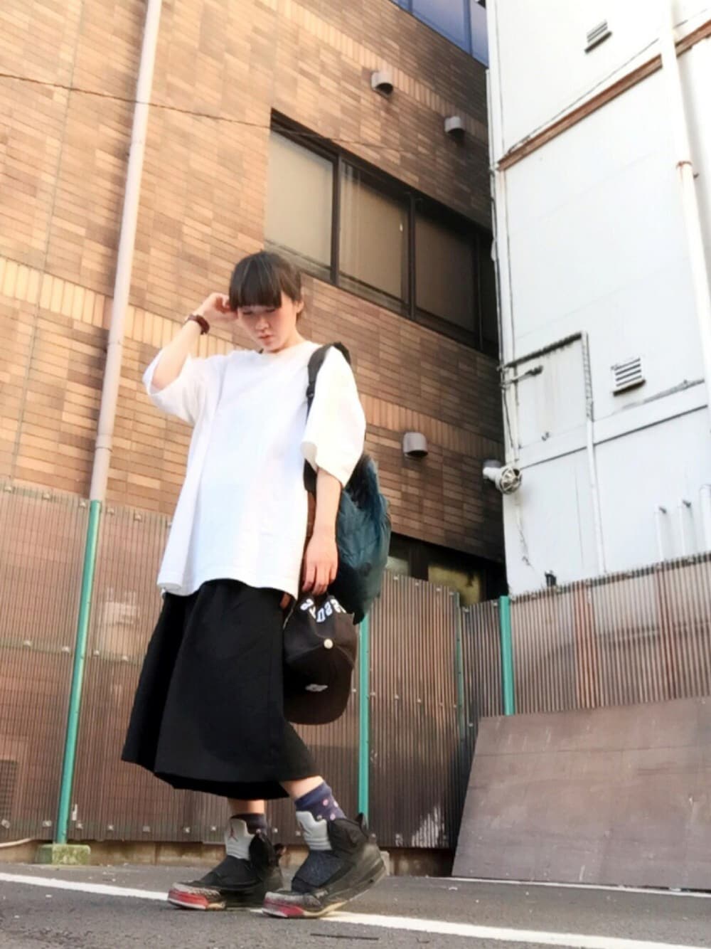 「夏、ゆるコーデ、シンプル、黒、CAMBER、BEAMS BOY、NIKE、Jordan、COMME des GARCONS、ﾊﾞｯｼｭ」｜「NIKEのアイテム（スニーカー、ブラック系）」を使った、ちばゆきさん（レディース・157cm）の夏コーディネートの1枚目の写真