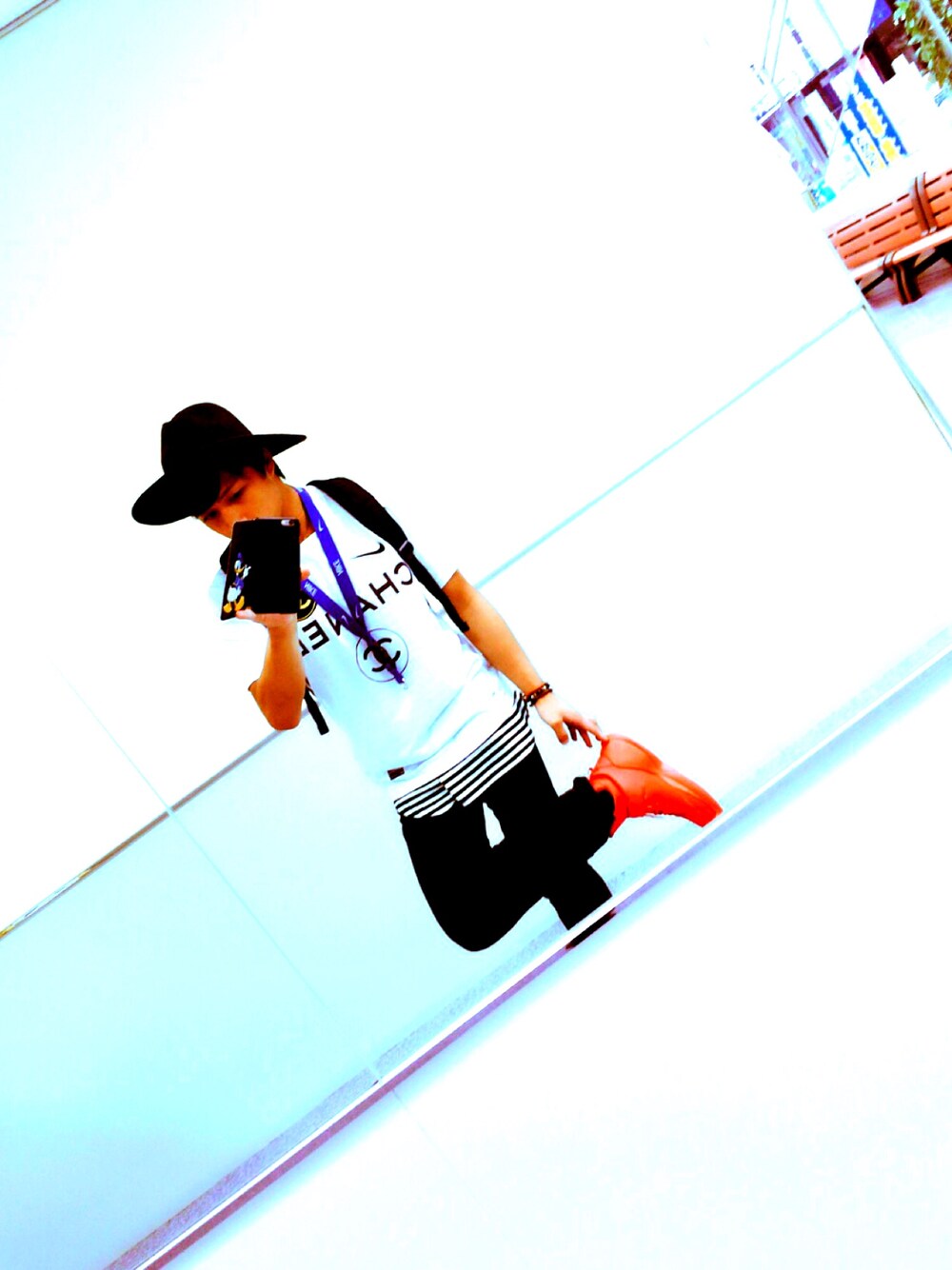 「NIKE」｜「NIKEのアイテム（シャツ/ブラウス、ホワイト系）」を使った、せやくん@lさん（メンズ・170cm）の夏コーディネートの1枚目の写真