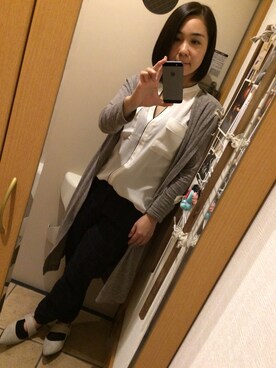 「H&M（エイチ・アンド・エム）のアイテム（タンクトップ、ホワイト系）」を使った、Tomoさん（レディース）の秋コーディネート