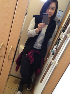 「GU（ジーユー）のアイテム（Tシャツ/カットソー、グレー系）」を使った、Tomoさん（レディース）の秋コーディネート