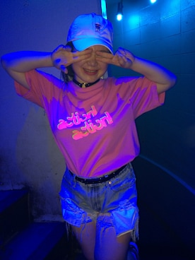 「pinnapのアイテム（Tシャツ/カットソー、ピンク系）」を使った、amitasoさん（レディース・151cm）の夏コーディネート