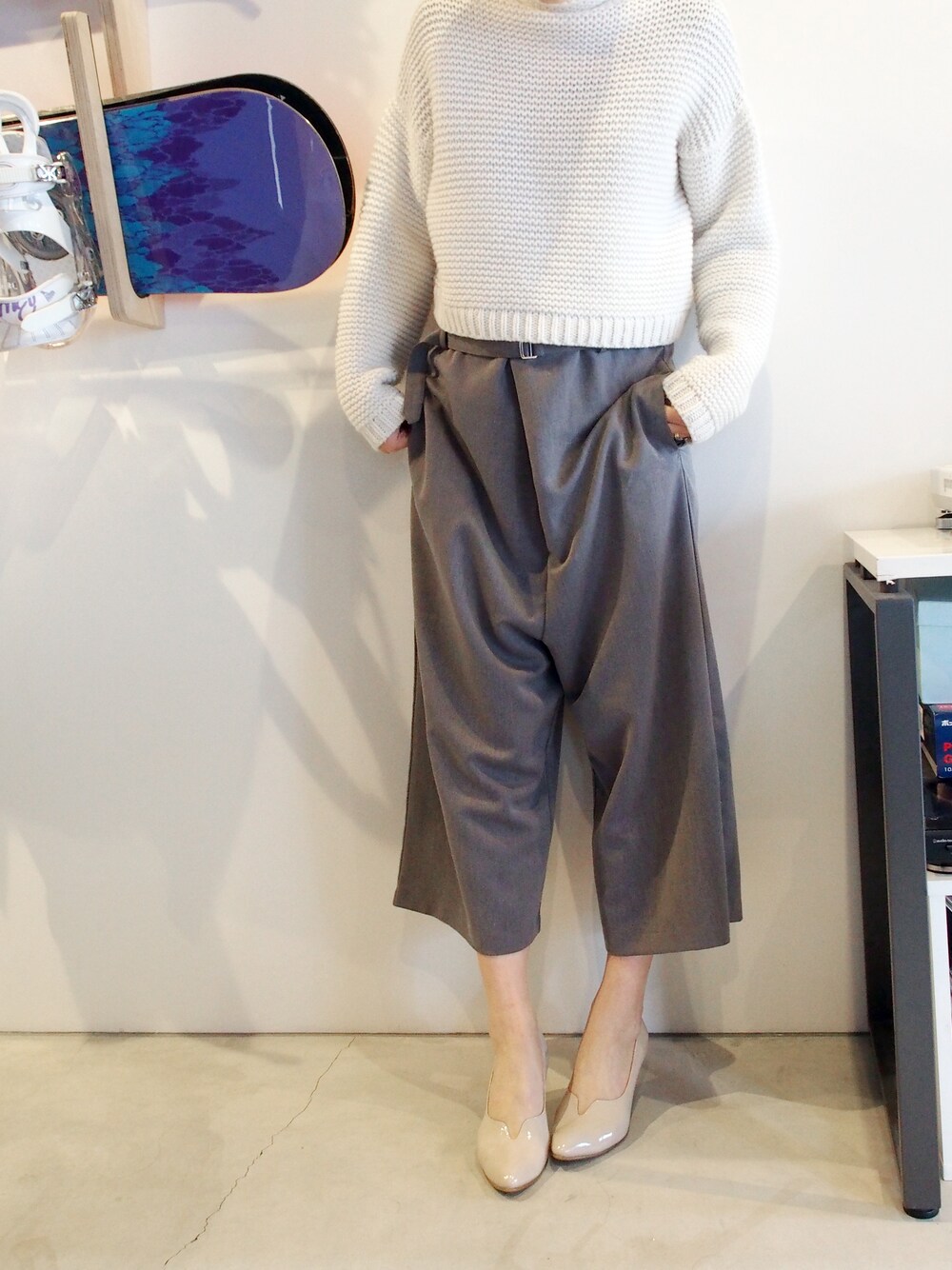 「パンプス、シンプル、ワイドパンツ、タートルネックニット、春、春コーデ、パンプス ピンク、オトナカジュアル、cava cava」｜「cava cavaの◆cava cava(サヴァサヴァ)◆ Ｖカットプレーンパンプス（パンプス、ピンク系）」を使った、nakajimaさん（レディース・171cm）の冬コーディネートの1枚目の写真